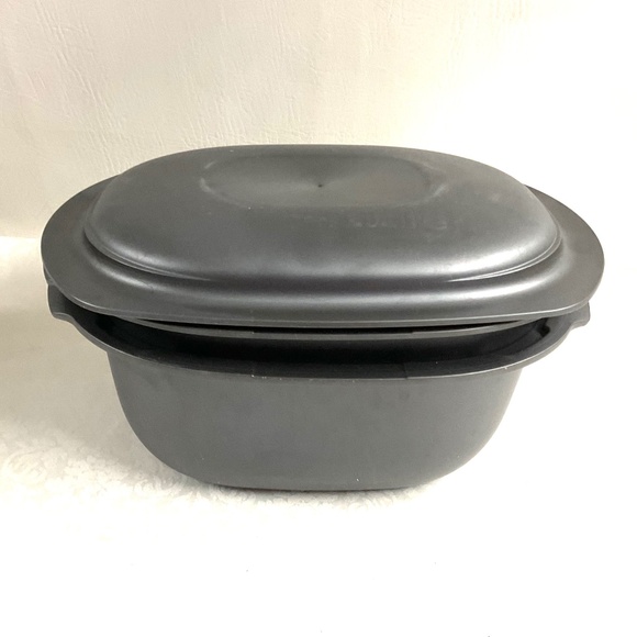 TUPPERWARE ULTRA 21 PRO OVAL PANs w/Lid  3.5 Qt & 2 Qt. - Picture 1 of 3